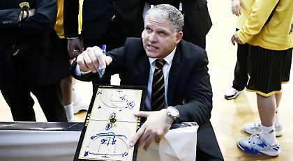 Ανακοινώθηκε το «διαζύγιο» με Μανωλόπουλο - Ύμνοι από ΑΕΚ για τον Έλληνα κόουτς