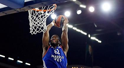 Ο Ντάνστον… επιτέθηκε στην μπασκέτα του Ερυθρού Αστέρα! (video)