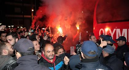 Αποθέωση του Ολυμπιακού στο Αγρίνιο! (pics)