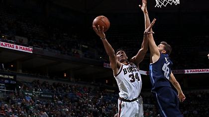 Η νέα φοβερή εμφάνιση του Γιάννη κόντρα στους Μάβερικς