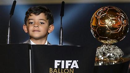 Η ατάκα του Κριστιάνο Τζούνιορ για τις πέντε Χρυσές Μπάλες του πατέρα του