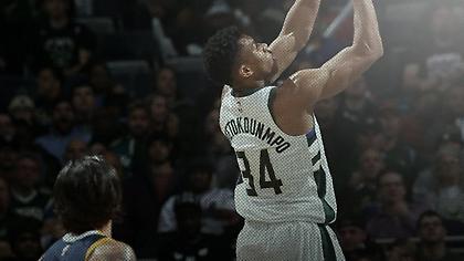 Νέα τρομερή εμφάνιση του Γιάννη με 37 πόντους και double-double στη νίκη επί των Τζαζ