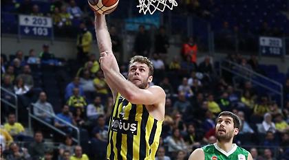 Εύκολο απόγευμα για Φενέρ, ανάσες σε Σλούκα