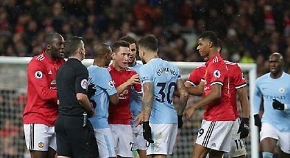 «Χοντρό» επεισόδιο με ξύλο και… γάλα στα αποδυτήρια του «Ολντ Τράφορντ