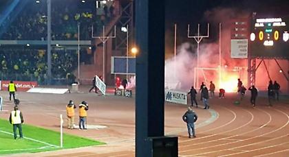 Προσωρινή διακοπή στο ΑΕΛ-ΑΠΟΕΛ και ξύλο ανάμεσα στους οπαδούς! (vids)