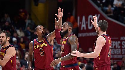 Έκανε μάγκες τους συμπαίκτες του ο Λεμπρόν (videos)