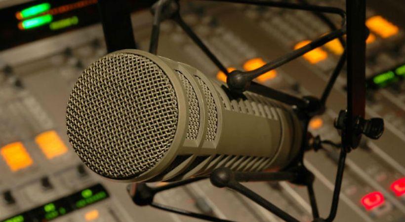 «Παντόφλα» on-air σε ακροατή του ΣΠΟΡ FM (audio)