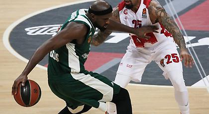 Με κάλτσες… Iron Maiden έπαιξε ο Σίνγκλετον! (pic)