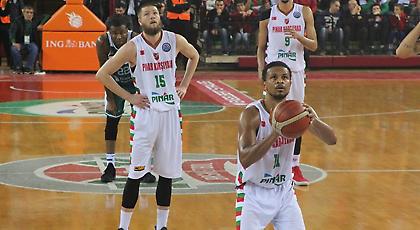 Ανάσανε με Γουότερς η Καρσίγιακα