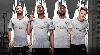 Με ροζ φανέλα του χρόνου η Μάντσεστερ Γιουνάιτεντ