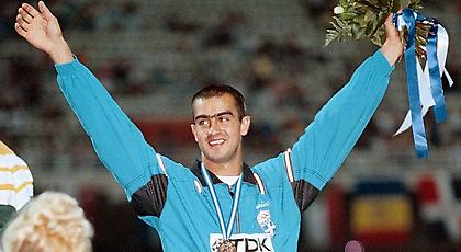 Οι δημοσιογράφοι που πείσμωσαν τον Γκατσιούδη και η σημαία που δεν μπήκε ποτέ στο… Έβερεστ