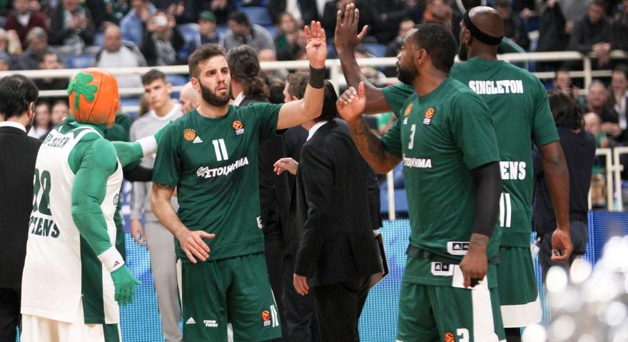 Ο Παππάς έπαθε… Καλάθη (video)