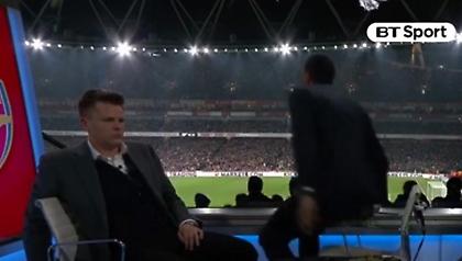 Ο Ρίο Φέρντιναντ είναι Ο κωλοτούμπας! (video)