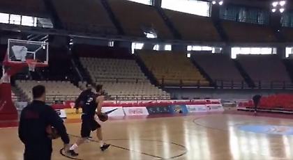 Τρίποντο από το κέντρο στην προπόνηση της ΤΣΣΚΑ στο ΣΕΦ (video)