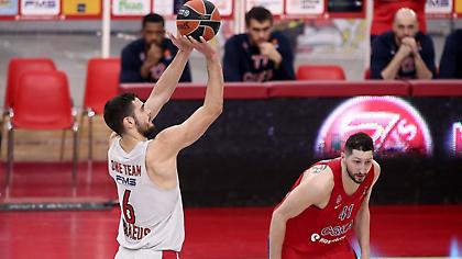 Παπαπέτρου: «Πεντάρι μόνο στο… playstation»