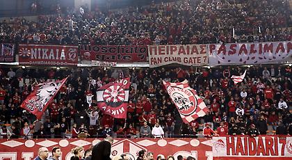 Η «καυτή» εξέδρα στο Ολυμπιακός-ΤΣΣΚΑ (video)