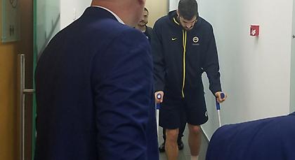 Έφυγε με πατερίτσες από το γήπεδο ο Κάλινιτς! (video)