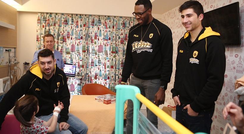 Μοίρασε χαμόγελα και δώρα η ΑΕΚ (pics)