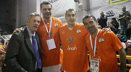 Ο Καραγκούνης παίζει... μπάσκετ! (video)