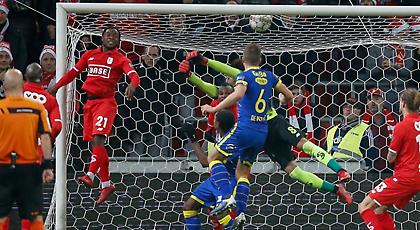 «Κόλλησε» η Σεν Τρούιντεν, ήττα στις καθυστερήσεις για Καρέλη