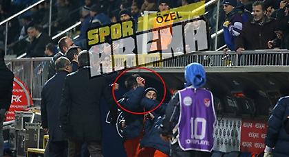 «Τρελάθηκε» ο Εμρέ και πέταξε αντικείμενο στην κερκίδα! (pics)