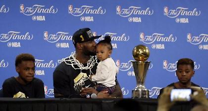 Λεμπρόν: «Το χειρότερο να είμαι μακριά από την οικογένειά μου»