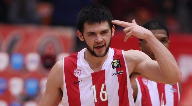 Παίκτες του Ολυμπιακού: Ψαράς ο Παπαπέτρου, μυλωνάς ο Μπόγρης(video)