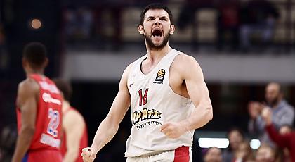 Απίθανος Παπανικολάου: «Τα μαλλιά μου είναι σαν playmobile»