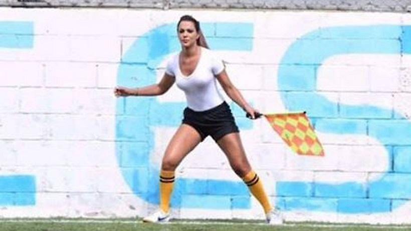 Η «καυτή» Βραζιλιάνα επόπτης βάζει φωτιά στις παραλίες (pics)