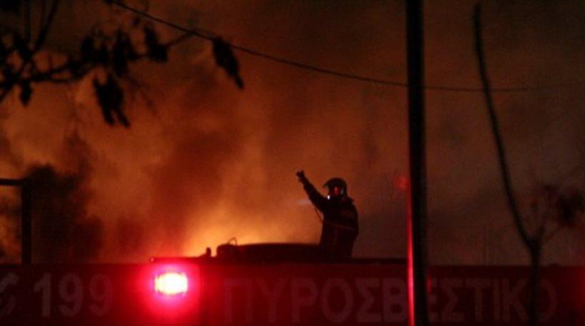 Μεγάλη φωτιά σε αποθήκη χαρτικών στη Νέα Φιλαδέλφεια