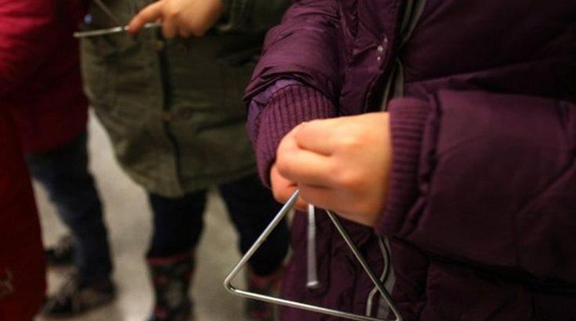 Πάτρα: Ανήλικοι λήστεψαν πιτσιρίκια που έλεγαν τα κάλαντα