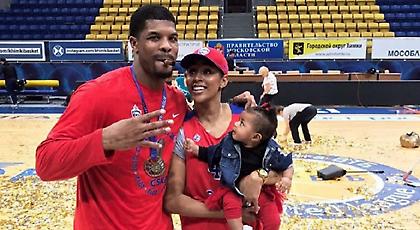 Η πρωτοχρονιά έφερε γιο στον Κάιλ Χάινς!