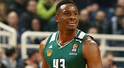 Αντετοκούνμπο: «Υπάρχει αυτοπεποίθηση, αλλά κάτω το κεφάλι»