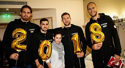 Μοίρασαν δώρα και χαμόγελα οι «ερυθρόλευκοι» (video)