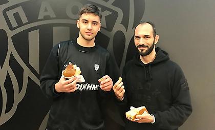 Οι τυχεροί στην κοπή πίτας του ΠΑΟΚ (pic)