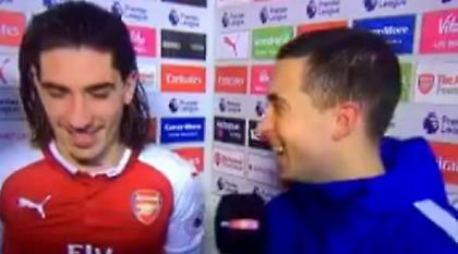 Η... άβολη και αστεία στιγμή της συνέντευξης Αζάρ-Μπεγερίν (vid)