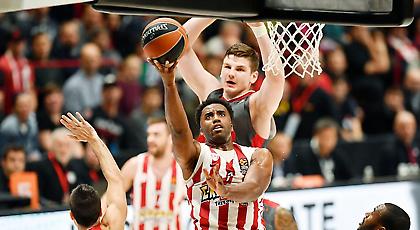 Φορά τα καλά του και ανεβαίνει πρώτος ο Ολυμπιακός