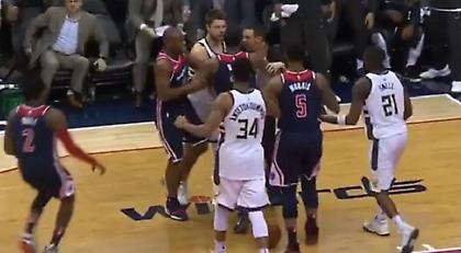 Τσαμπουκάς επειδή «κατέβασε» τον Μπιλ ο Ντελαβεντόβα (video)