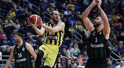 Ζορίστηκε αλλά έμεινε μόνη πρώτη η Φενέρ