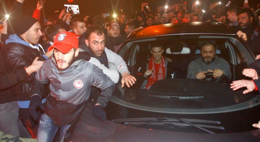 «Κάηκε» το Ελ. Βενιζέλος για τον Μιραλάς! (pics/video)