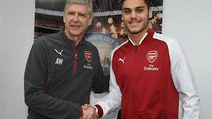 Βενγκέρ: «Δείχνει αρκετά καλός ο Μαυροπάνος»