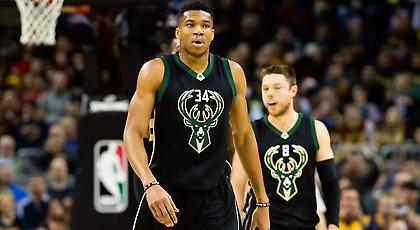 Ο Giannis κόντρα στους Πέισερς (video)