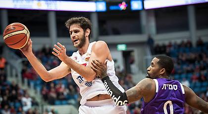 Νίκη με σούπερ Περπέρογλου για Χάποελ