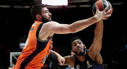 Mε ξεσπάσμα στο φινάλε το ροζ φύλλο η Φενέρ στη Βαλένθια