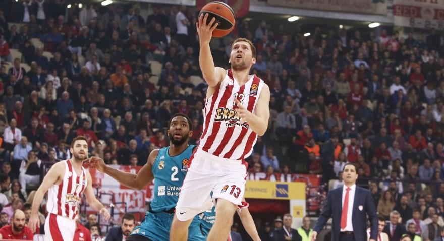 Μέσα και ο Στρέλνιεκς με Μπασκόνια