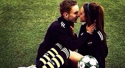 Οι μερακλήδες που έκαναν πράξη την απόλυτη αντρική φαντασίωση: Σεξ στη σέντρα του γηπέδου!