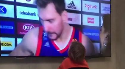 «Μάγεψε» τον υιό του ο Ζόραν Ντράγκιτς (video)