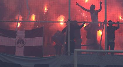 Χαμός στο Ιωνικός-Προοδευτική και διακοπή: Πέταξαν μπουκάλι στο κεφάλι του διαιτητή!