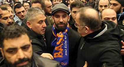 Επεισόδια στο αεροδρόμιο για την άφιξη του Αρντά Τουράν (pics)