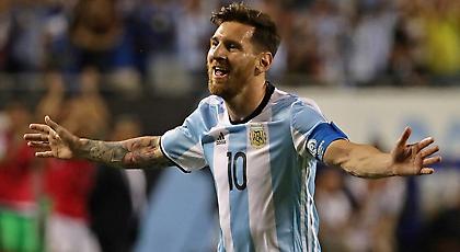 Αλλόκοτη η μουντιαλική φανέλα της Αργεντινής (pics)